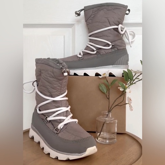 SOREL ~ Women’s Gray and White Winter/Snow Lace-Up Boots w/Fleece Lining size 8 - Picture 4 of 10